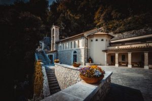 Francesco-Nativo-Santuario-Greccio-800x533-1